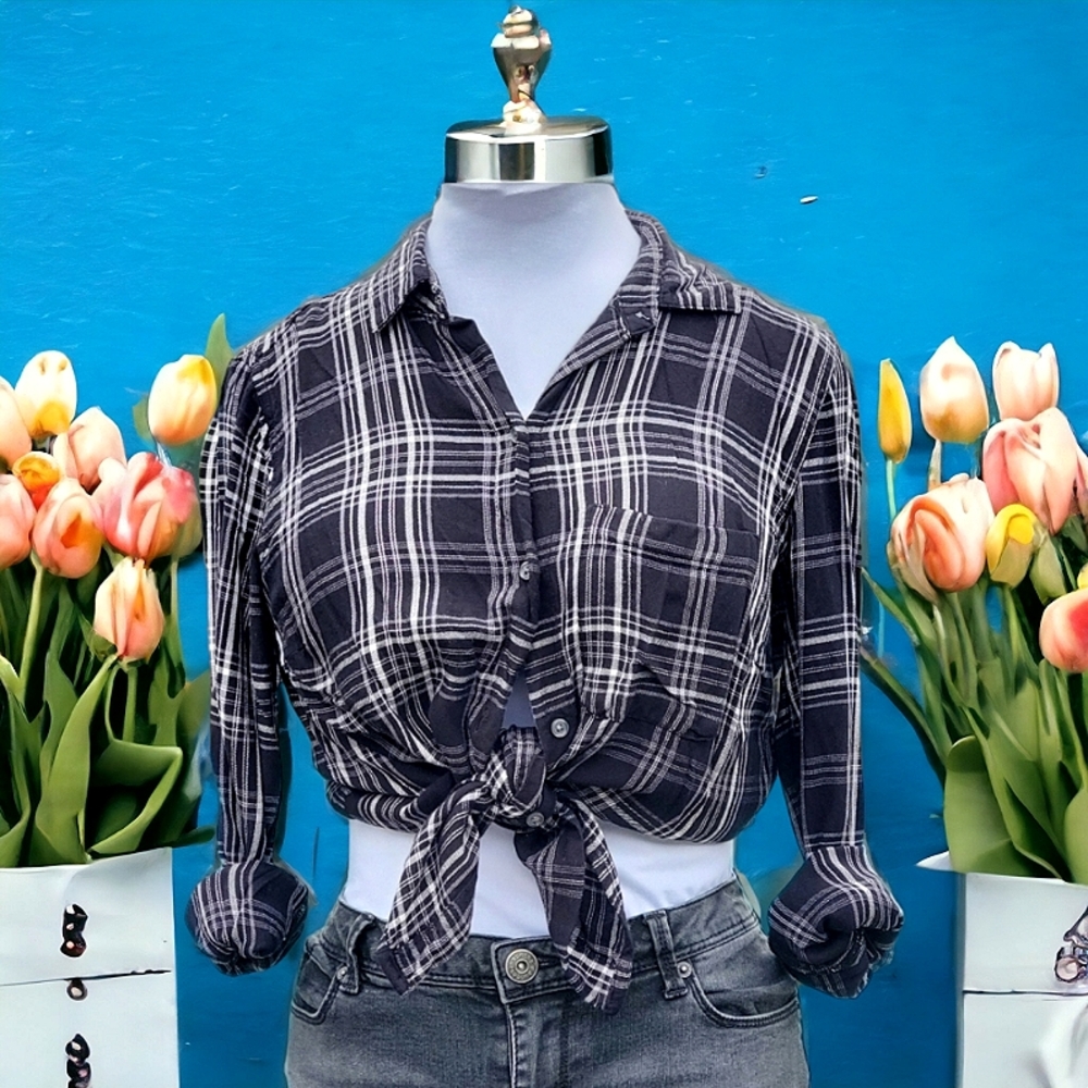 Old Navy flannel plaid blk button down shirt, M